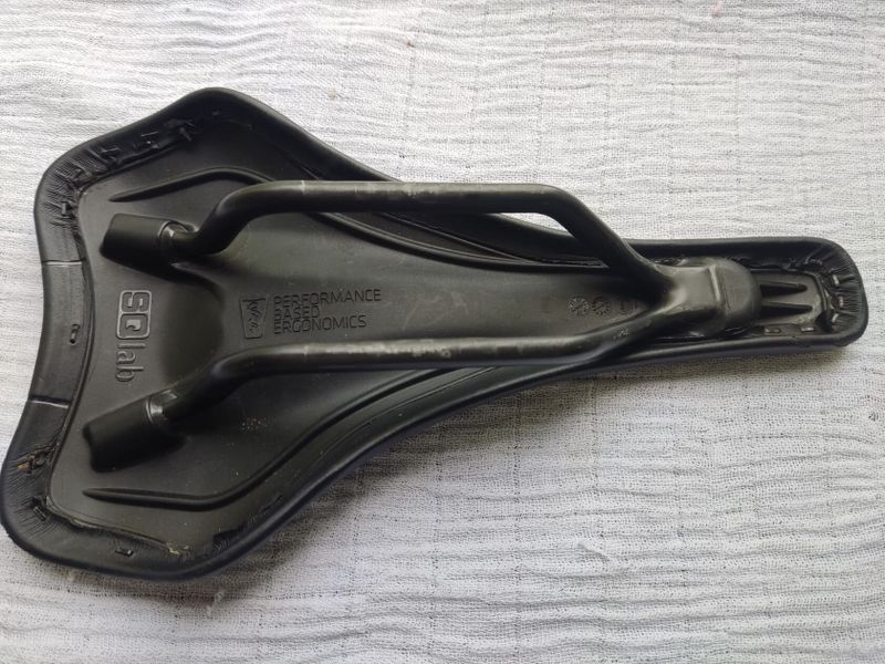 SQlab Sedlo 612 ERGOWAVE R Carbon 13cm