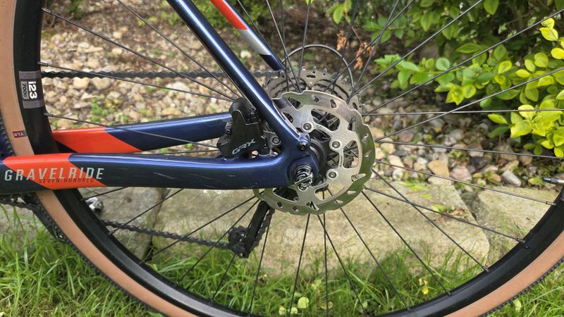 Karbonový gravel Rock Machine GravelRide CRB700 v záruce 