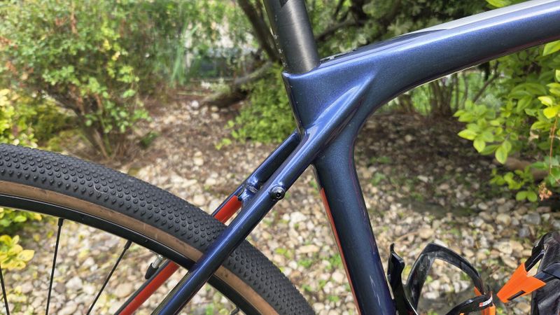 Karbonový gravel Rock Machine GravelRide CRB700 v záruce 