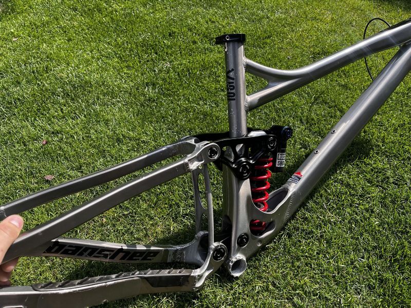 Rám BANHSEE TITAN M 2022
