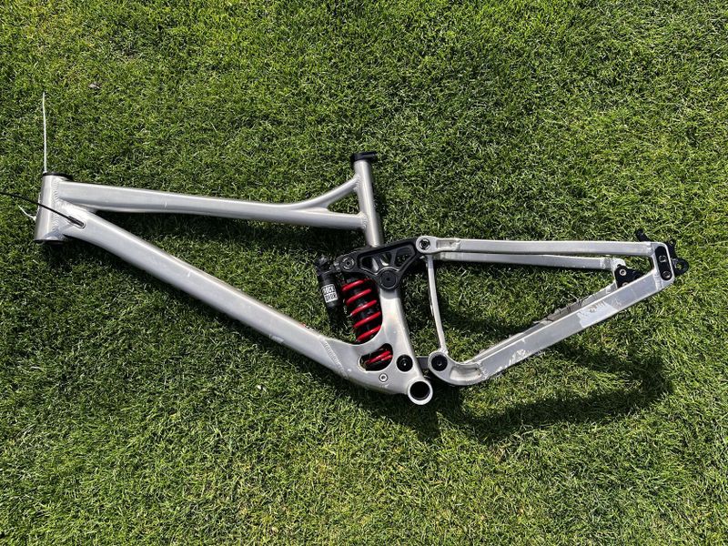 Rám BANHSEE TITAN M 2022