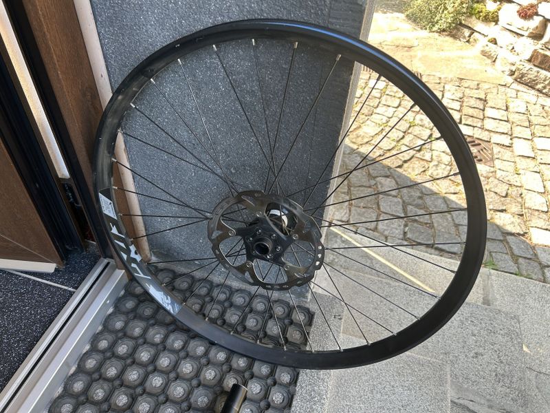 Prodám výplet+náboj DT Swiss 350 classic-6-bolt 20/110/TA boost, DT Champion 2.0 /+ kotouč