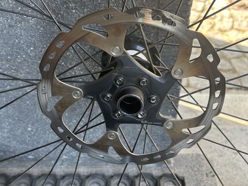 Prodám výplet+náboj DT Swiss 350 classic-6-bolt 20/110/TA boost, DT Champion 2.0 /+ kotouč