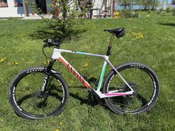 Canyon Exceed CF 7 vel. XL + teleskopka FOX 