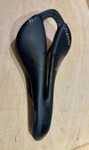 Karbonové sedlo Repente Artax GL 132mm