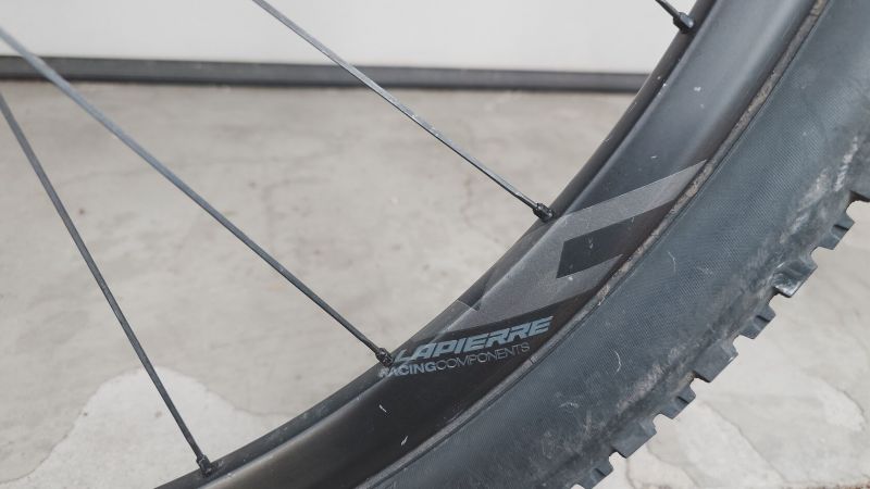 Lapierre ProRace SAT 929 Ultimate Bike, 9,4kg (s pevnou sedlovkou a inými riaditkami len 42000 Kč)