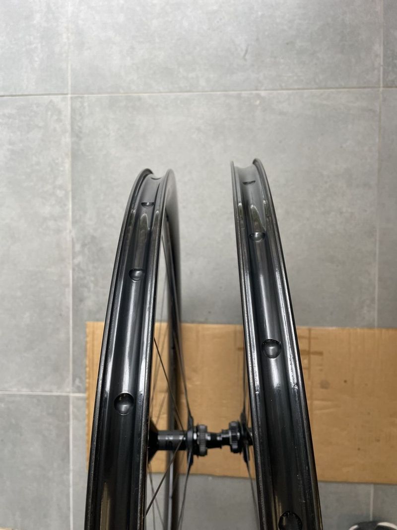 Silniční kola Bontrager Aeolus RSL 37 TLR