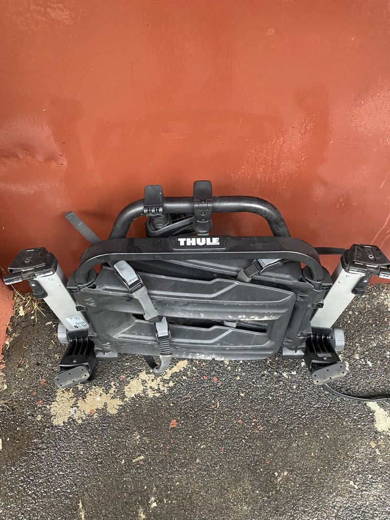 Thule OutWay Platform plošinový nosič kol na zadní dveře pro 2 kola černá/aluminium