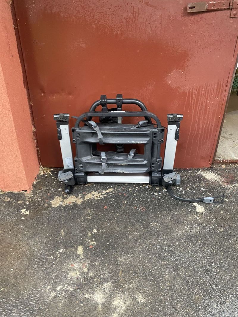 Thule OutWay Platform plošinový nosič kol na zadní dveře pro 2 kola černá/aluminium