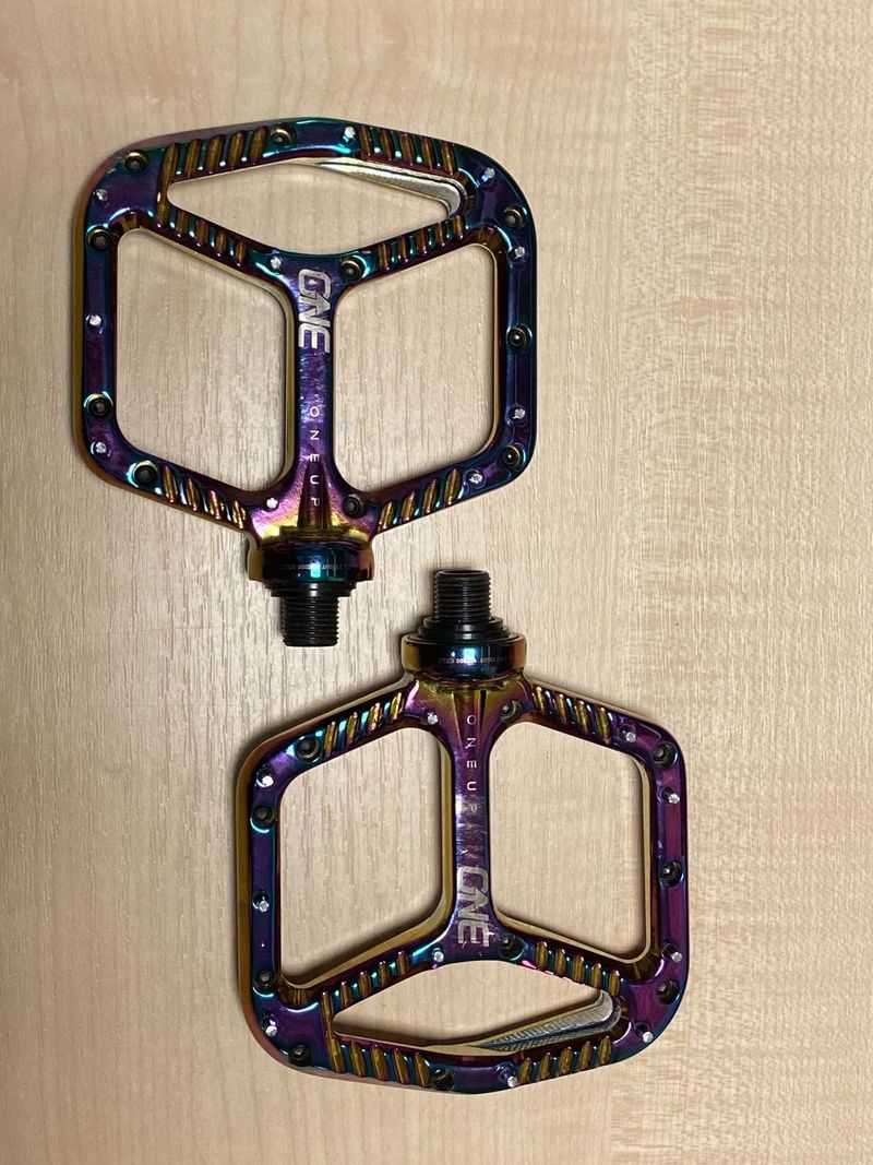 Pedály OneUp Flat Pedal Aluminium