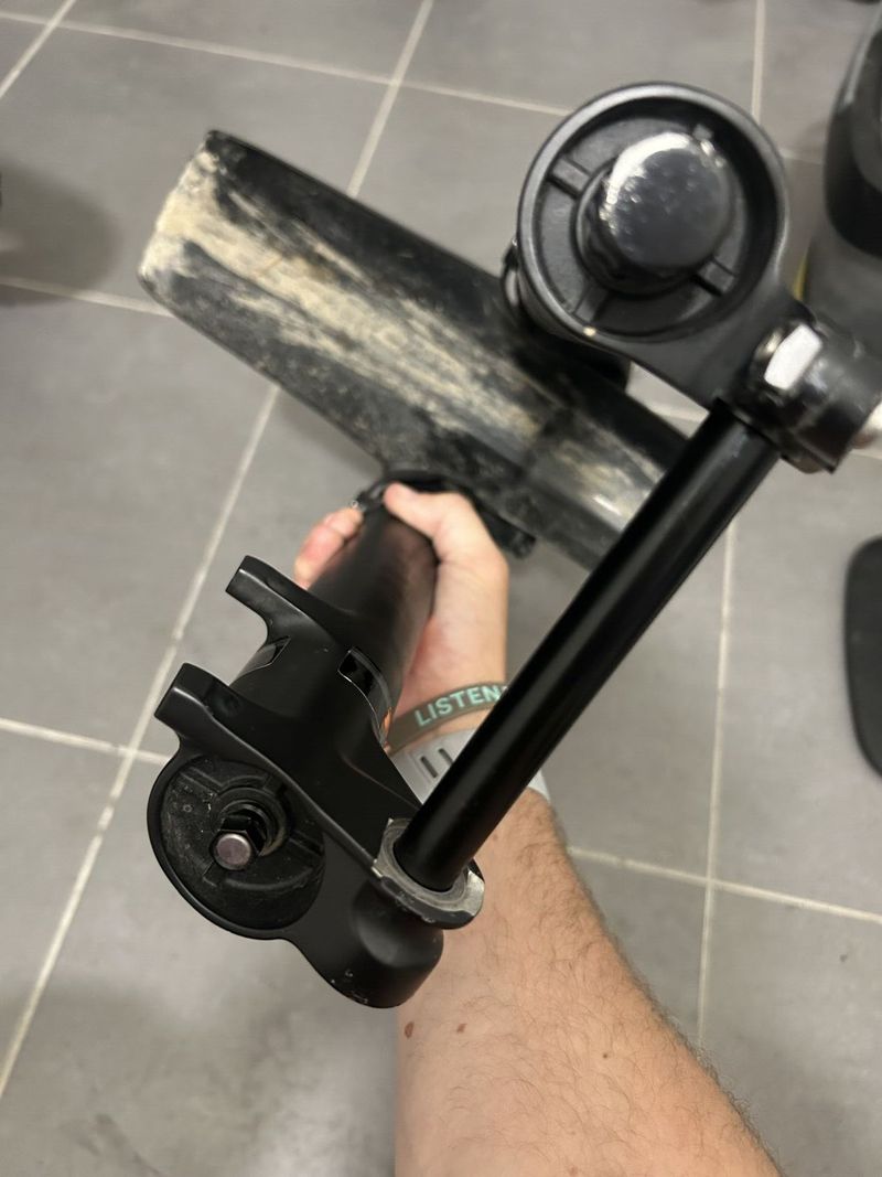 Fox 38 (170mm), DT SWISS F535 (160mm)