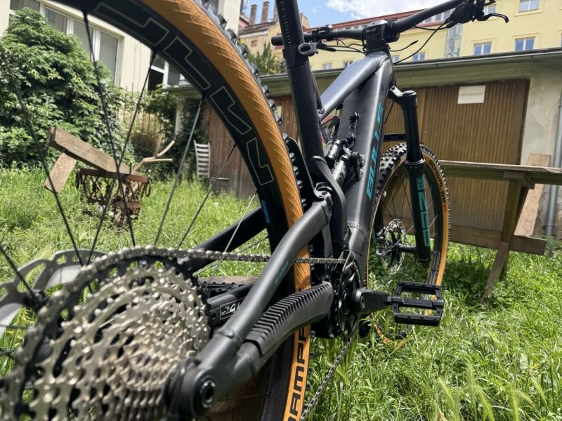 Bulls E‑Stream EVO AM FIT 925Wh! (Testovačka)