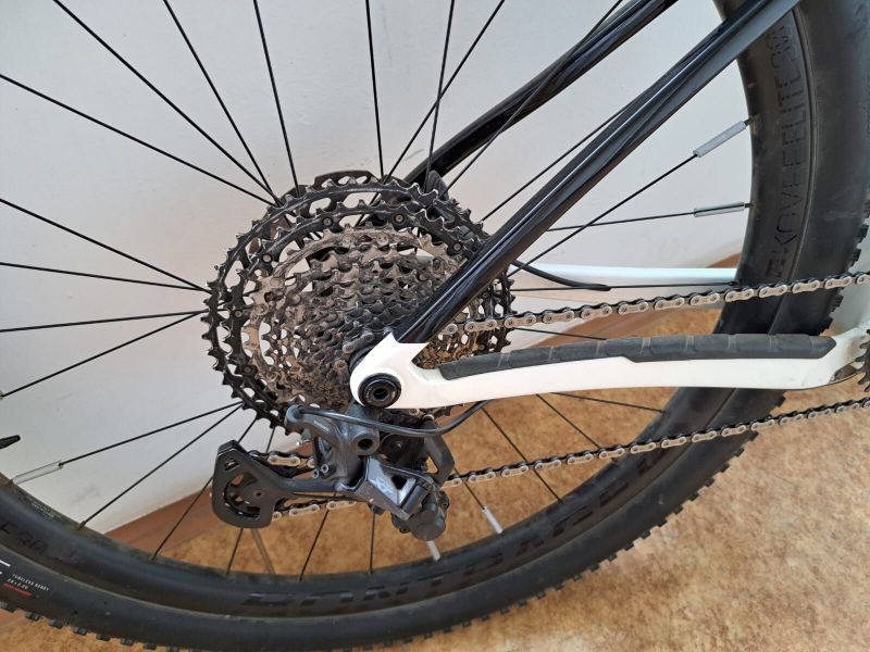 Trek procaliber 9.8. - karbonová kola