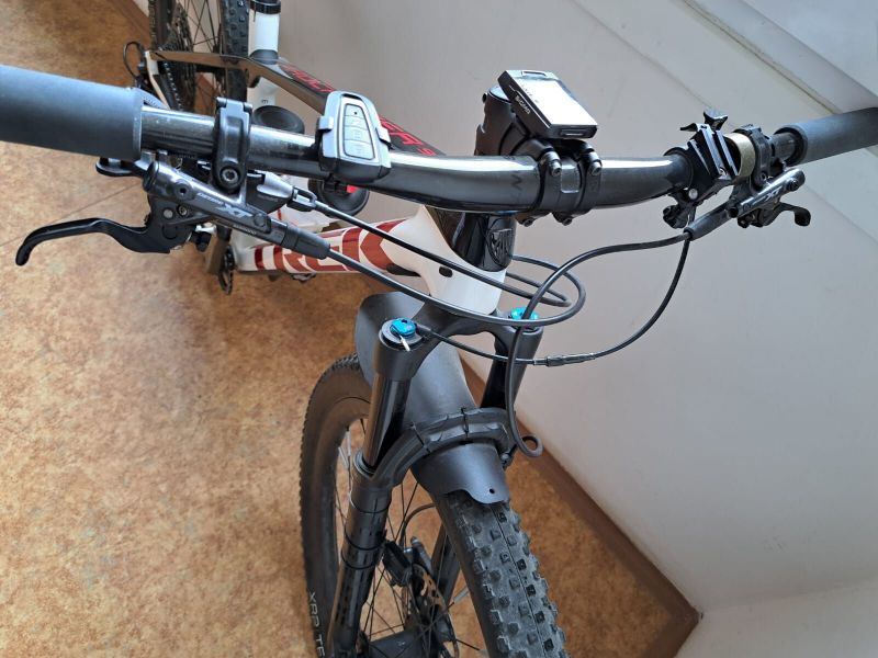 Trek procaliber 9.8. - karbonová kola