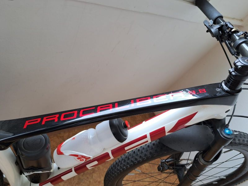 Trek procaliber 9.8. - karbonová kola