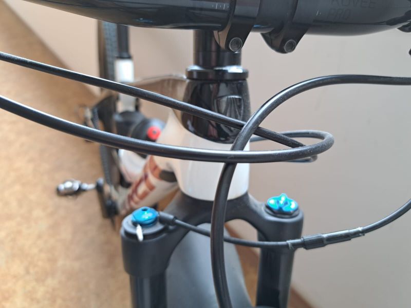 Trek procaliber 9.8. - karbonová kola