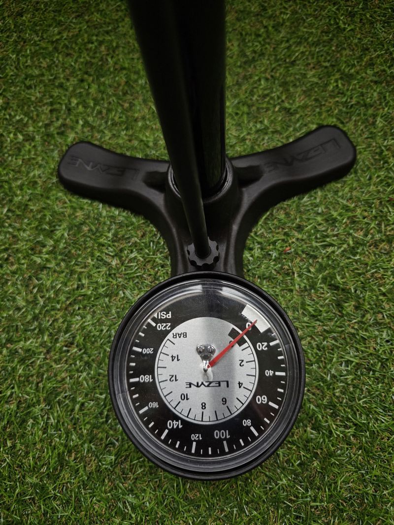 Pumpa LEZYNE SPORT FLOOR DRIVE