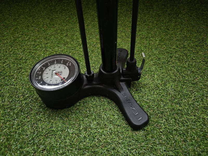 Pumpa LEZYNE SPORT FLOOR DRIVE