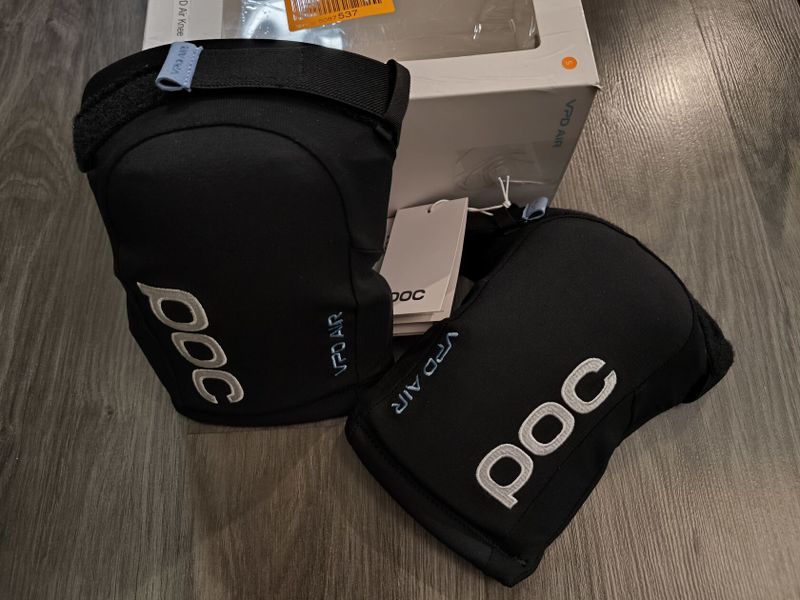 Prodám POC VPD Air Knee uranium Black, velikost S