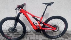 Horské elektrokolo SPECIALIZED (modré a červené) cena 85000 za každé