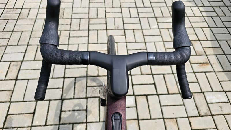 Scott Addict eRIDE 30 – S – TOP STAV - plně integrovaný cockpit - katalogová cena 160 tis.