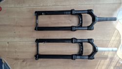 PRODÁM 2ks vidlice Rock Shox Judy 29, 100mm, 28 děr, BOOST. Cena za 1 kus