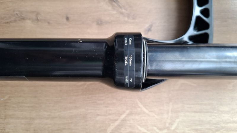 PRODÁM 2ks vidlice Rock Shox Judy 29, 100mm, 28 děr, BOOST. Cena za 1 kus