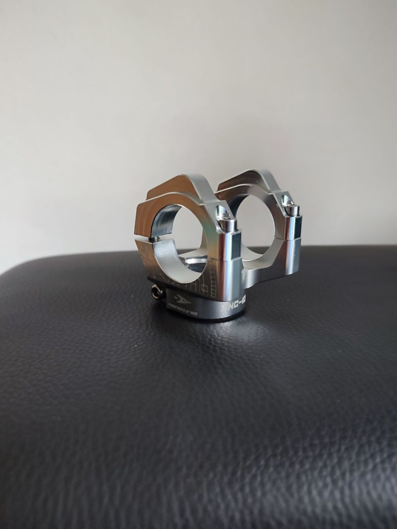 Predstavec Aerozine XNC 10mm / 31,8mm + packeta Zdarma