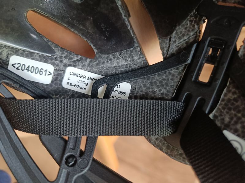 Helma GIRO Cinder MIPS Mat Black/Charcoal