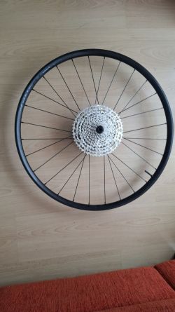 PRODÁM BONTRAGER Zadní kolo Kovee Comp TLR Boost 29" MTB vč. kazety SH Deore 12sp