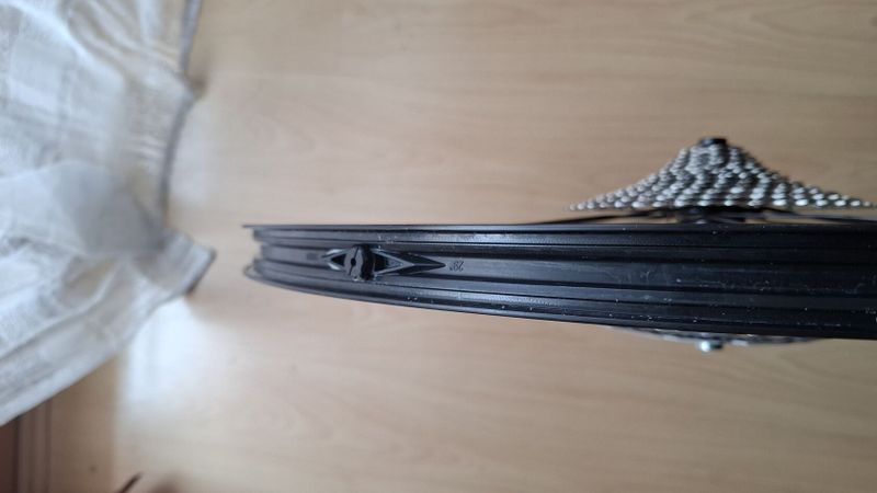 PRODÁM BONTRAGER Zadní kolo Kovee Comp TLR Boost 29" MTB vč. kazety SH Deore 12sp