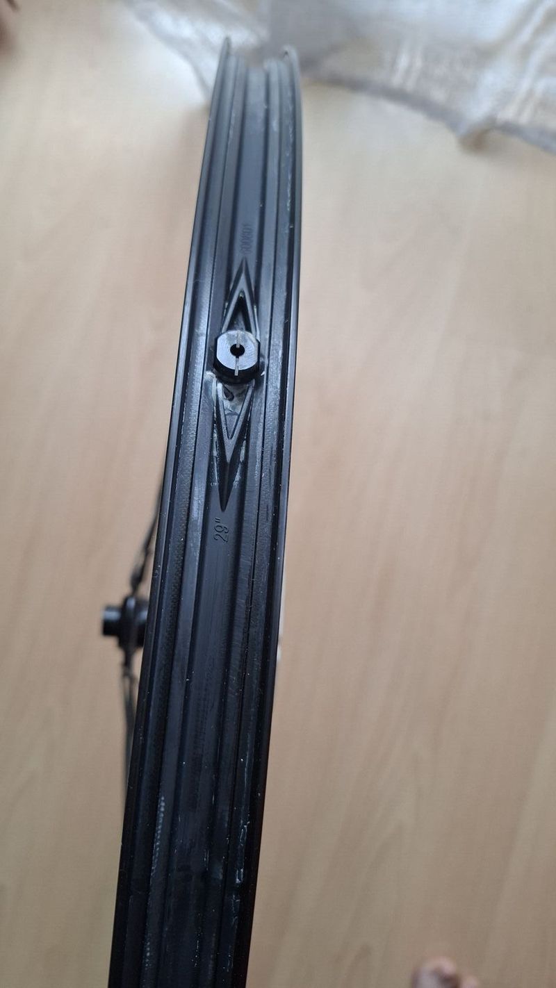 PRODÁM BONTRAGER Přední kolo Kovee Comp TLR Boost 29" MTB