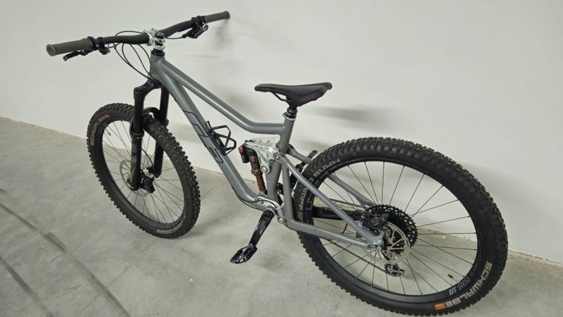 RB Bandit 675, FOX, Sram GX, DT Swiss, TOP!