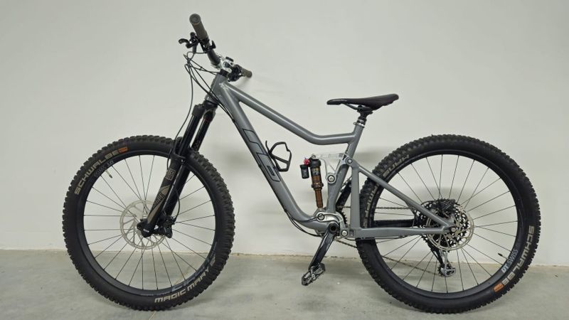RB Bandit 675, FOX, Sram GX, DT Swiss, TOP!