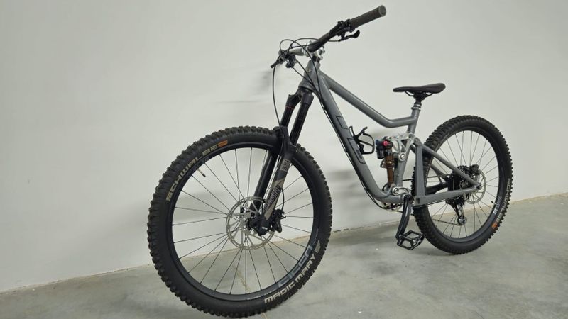 RB Bandit 675, FOX, Sram GX, DT Swiss, TOP!
