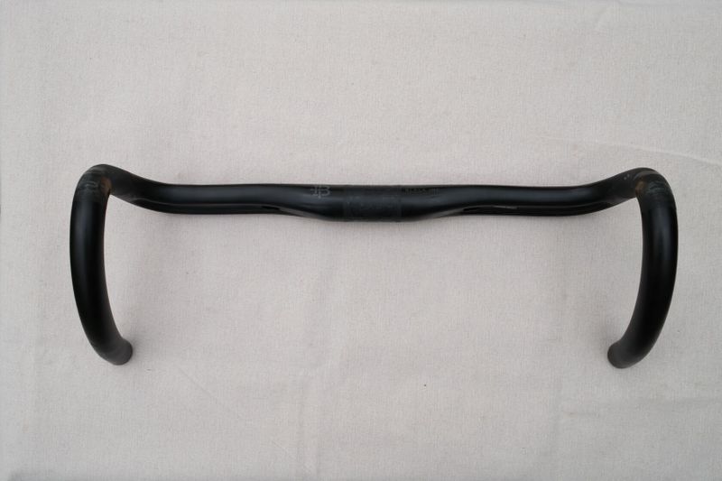 Řídítka Black Inc 42 cm carbon