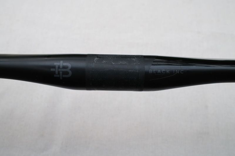 Řídítka Black Inc 42 cm carbon