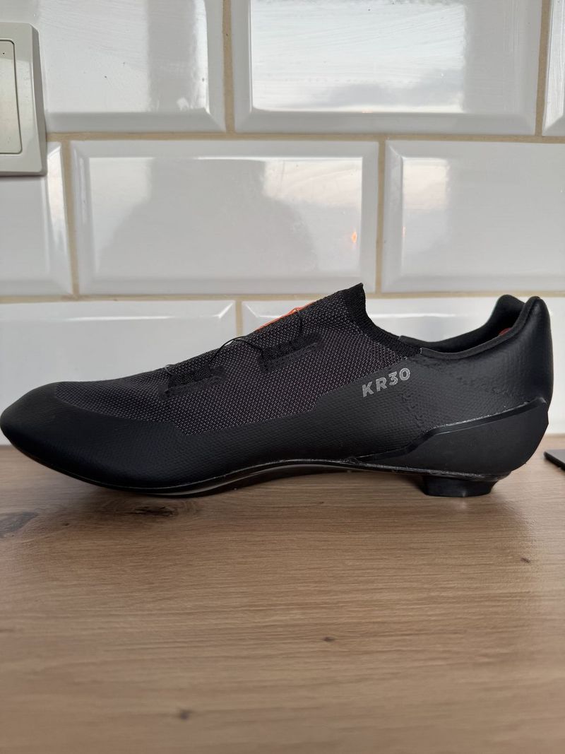 DMT KR 30 silniční tretry 44,5 black
