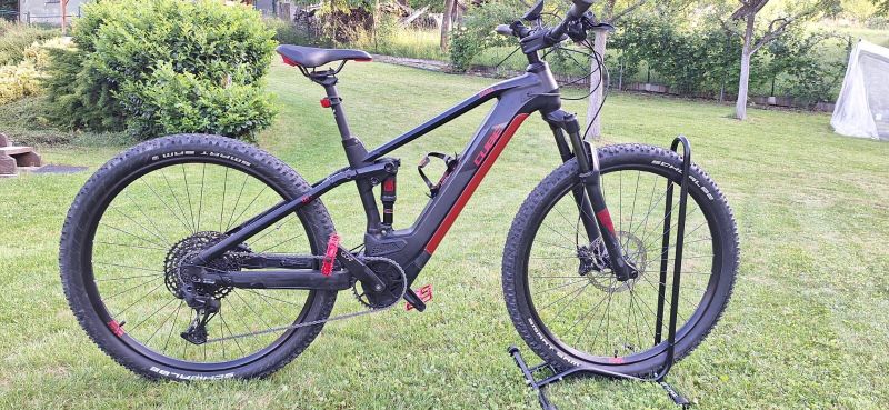 Prodám celoodpružené elektrokolo CUBE STEREO HYBRID 120 PRO 625.Ve velmi dobrém stavu.Servisováno. 