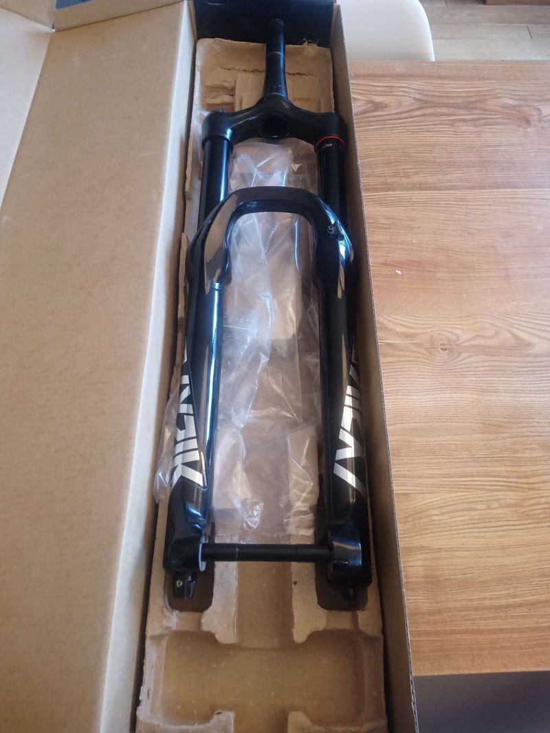 RockShox Lyrik Ultimate RC2 27,5 - 180 mm, offset 37 mm