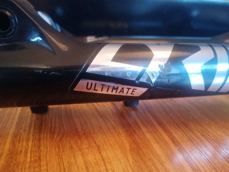 RockShox Lyrik Ultimate RC2 27,5 - 180 mm, offset 37 mm