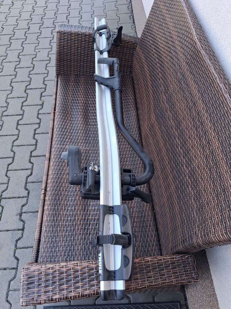 Thule stojan 