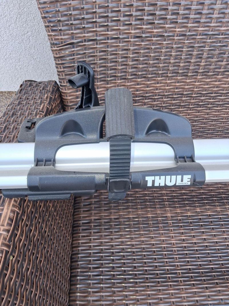 Thule stojan 