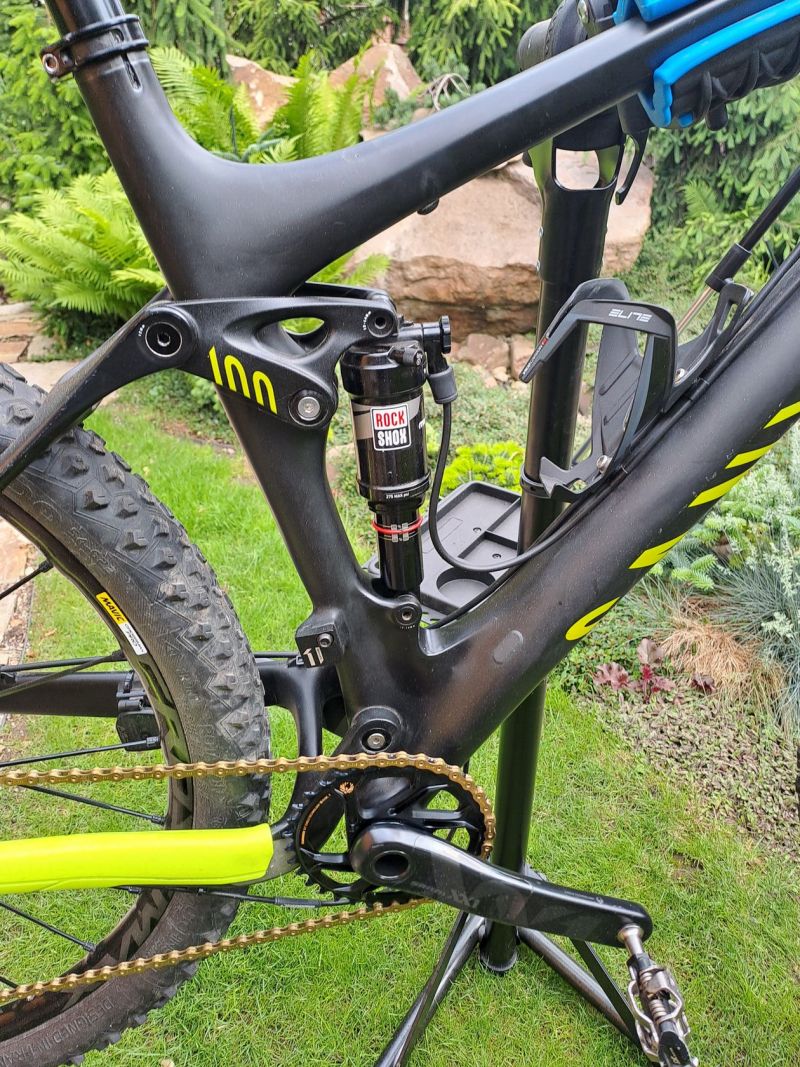 Špičkové XC kolo Canyon Lux Trail CF9.9