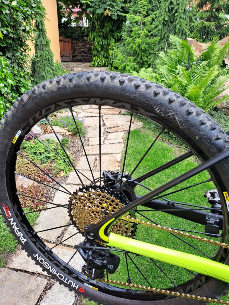Špičkové XC kolo Canyon Lux Trail CF9.9