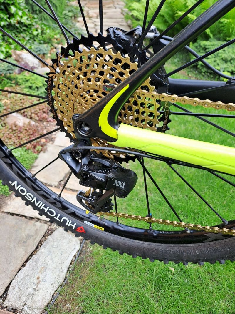 Špičkové XC kolo Canyon Lux Trail CF9.9