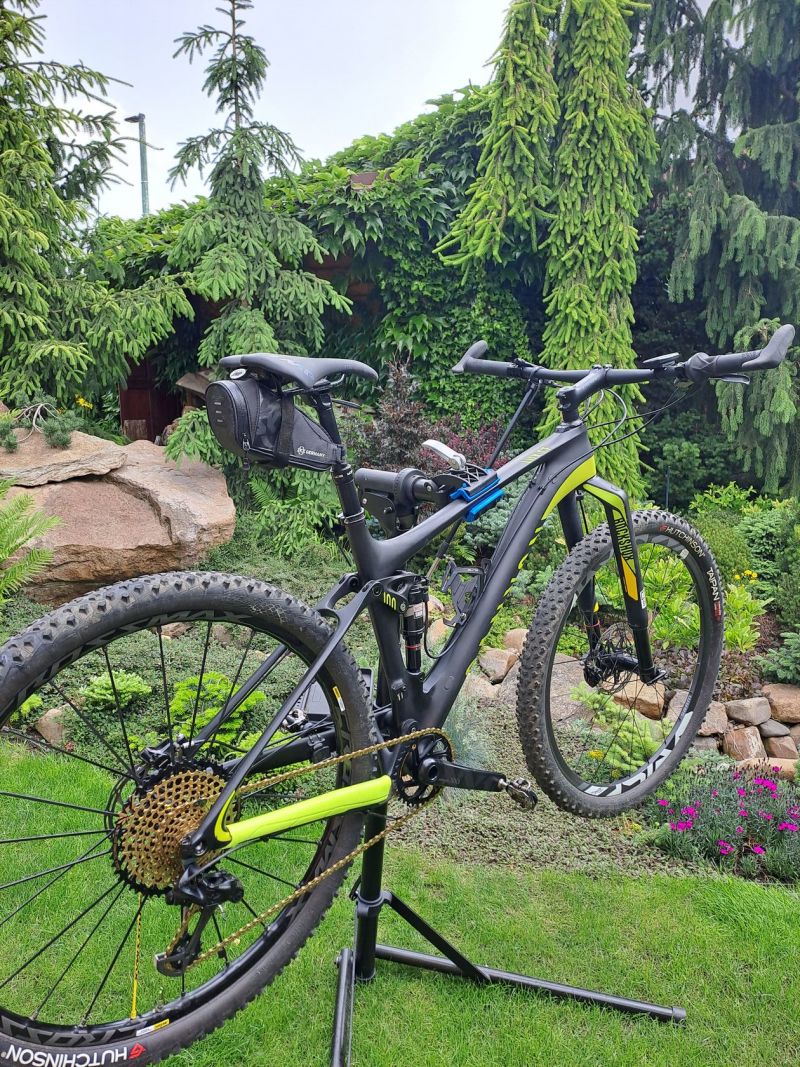 Špičkové XC kolo Canyon Lux Trail CF9.9