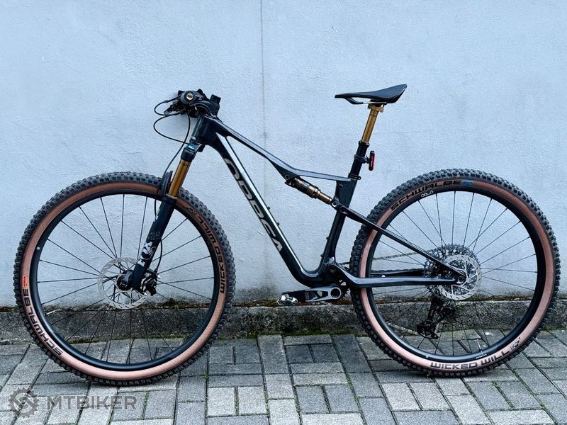 Orbeua OIZ M TEAM AXS LIMITED OMX