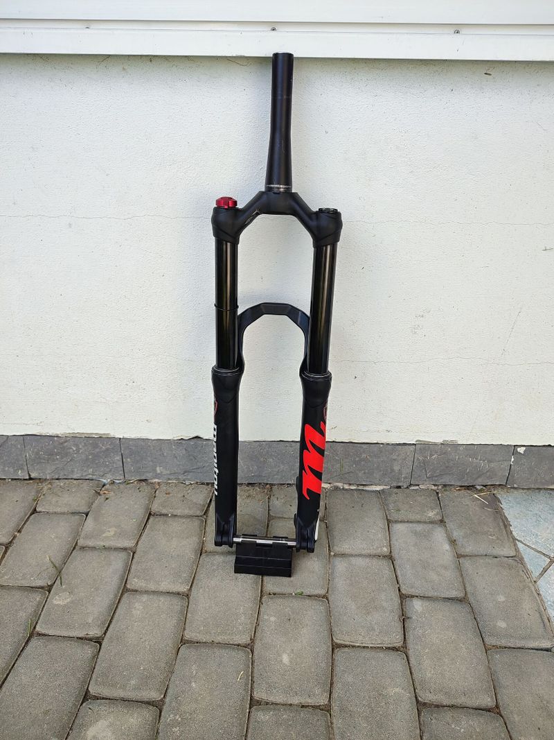 Manitou Mattoc Dorado Air 29", 140mm, boost + packeta Zdarma