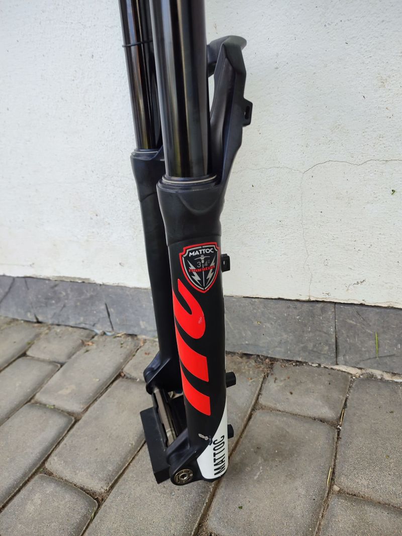 Manitou Mattoc Dorado Air 29", 140mm, boost + packeta Zdarma